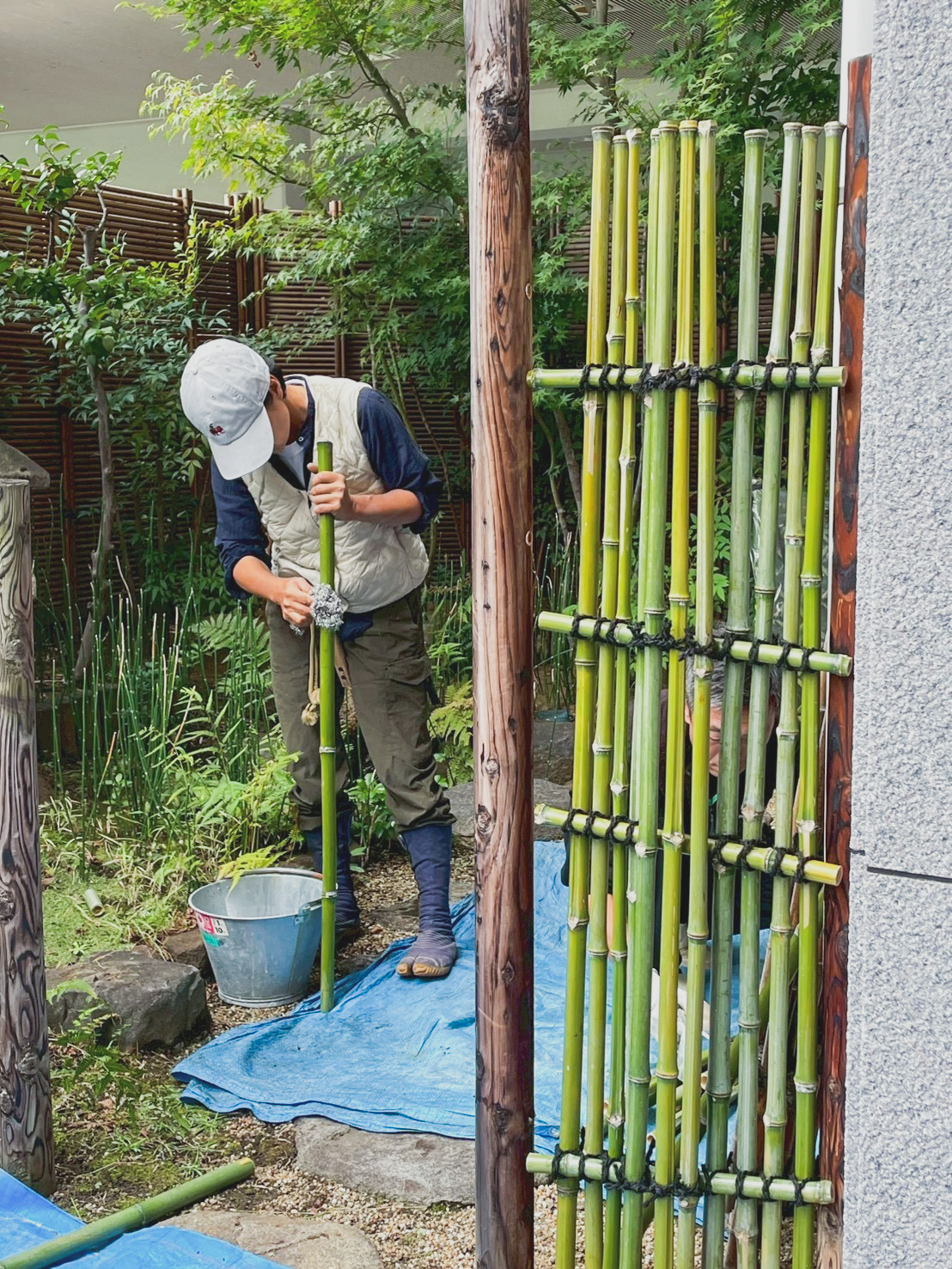 青竹を磨きます